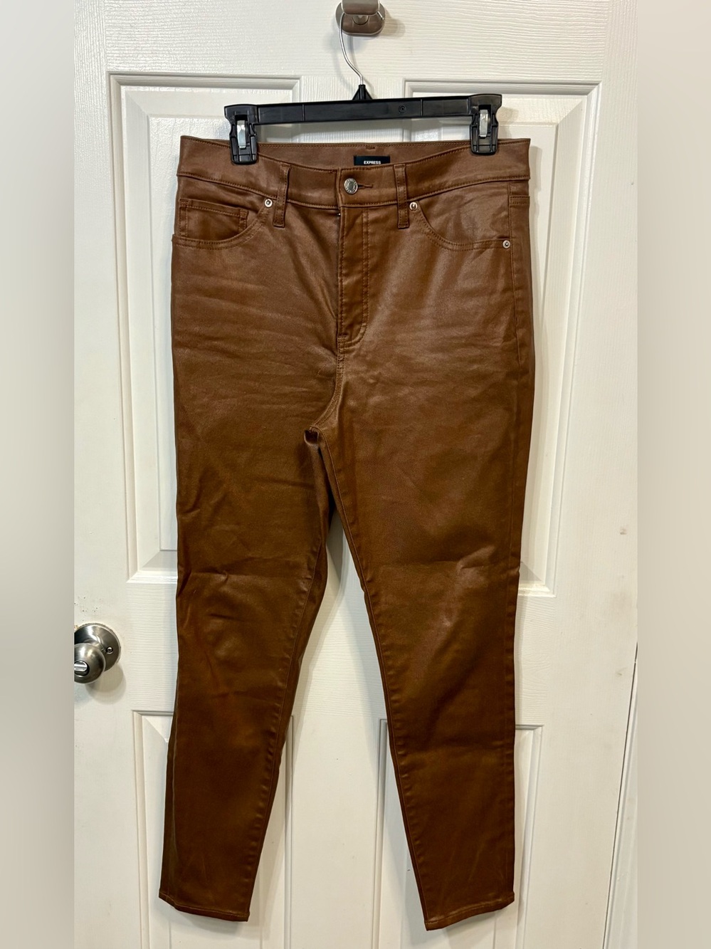 NWOT - Express Women’s Brown Coated Skinny Jeans